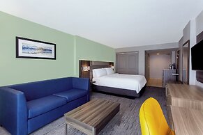 Holiday Inn Express & Suites Oceanfront by IHG