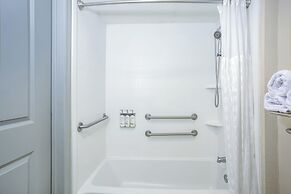 Holiday Inn Express & Suites Oceanfront by IHG