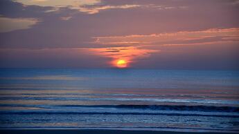 Holiday Inn Express & Suites Oceanfront by IHG