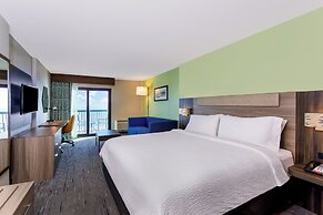 Holiday Inn Express & Suites Oceanfront by IHG