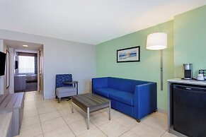 Holiday Inn Express & Suites Oceanfront by IHG