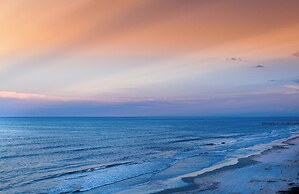 Holiday Inn Express & Suites Oceanfront by IHG