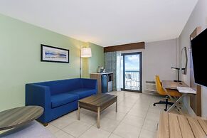 Holiday Inn Express & Suites Oceanfront by IHG