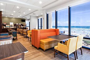 Holiday Inn Express & Suites Oceanfront by IHG