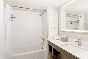 Holiday Inn Express & Suites Oceanfront by IHG