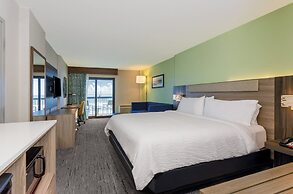 Holiday Inn Express & Suites Oceanfront by IHG