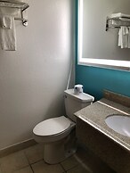 Howard Johnson by Wyndham Winter Haven FL