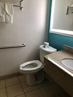 Howard Johnson by Wyndham Winter Haven FL