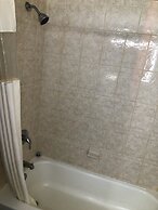 Howard Johnson by Wyndham Winter Haven FL