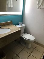 Howard Johnson by Wyndham Winter Haven FL