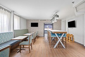 Hampton Inn Cleveland-Westlake