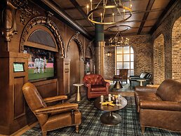 St. Louis Union Station Hotel, Curio Collection by Hilton