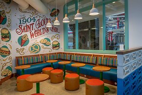 St. Louis Union Station Hotel, Curio Collection by Hilton