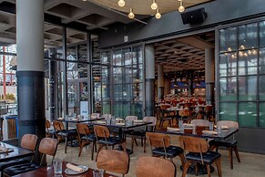 St. Louis Union Station Hotel, Curio Collection by Hilton