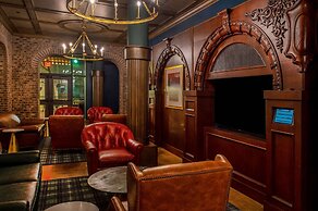 St. Louis Union Station Hotel, Curio Collection by Hilton