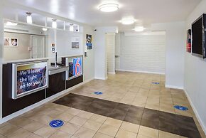 Motel 6 Baytown, TX - Garth Rd
