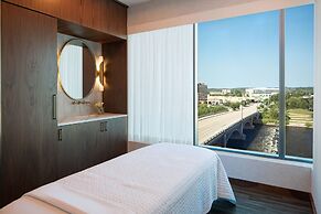 Amway Grand Plaza, Curio Collection by Hilton