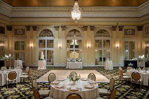 Amway Grand Plaza, Curio Collection by Hilton