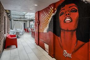 Amway Grand Plaza, Curio Collection by Hilton