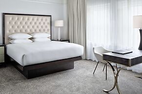 Amway Grand Plaza, Curio Collection by Hilton