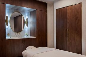Amway Grand Plaza, Curio Collection by Hilton