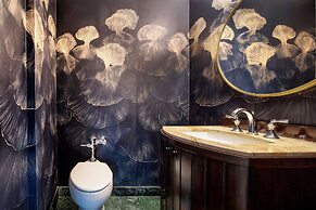Amway Grand Plaza, Curio Collection by Hilton