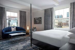 Amway Grand Plaza, Curio Collection by Hilton