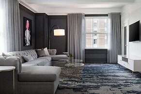 Amway Grand Plaza, Curio Collection by Hilton