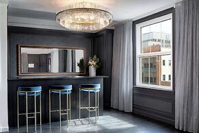 Amway Grand Plaza, Curio Collection by Hilton
