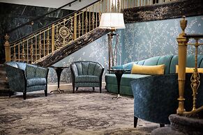 Amway Grand Plaza, Curio Collection by Hilton