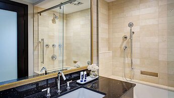 Amway Grand Plaza, Curio Collection by Hilton
