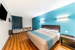 Motel 6 Lewisville, TX - Medical City