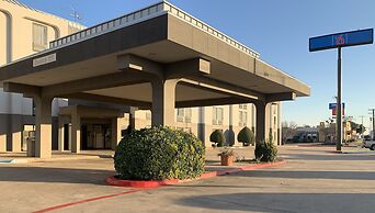 Motel 6 Lewisville, TX - Medical City