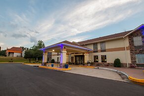 Days Inn & Suites by Wyndham Commerce
