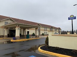 Days Inn & Suites by Wyndham Commerce