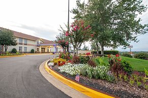 Days Inn & Suites by Wyndham Commerce