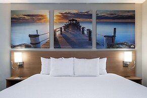 Days Inn & Suites by Wyndham Commerce