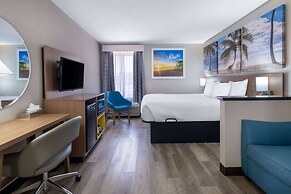 Days Inn & Suites by Wyndham Commerce