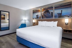 Days Inn & Suites by Wyndham Commerce