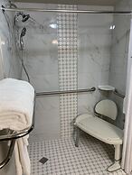 Days Inn & Suites by Wyndham Commerce