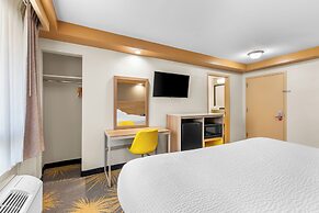 Econo Lodge Woodbridge