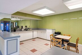 Rodeway Inn At Fort Lee