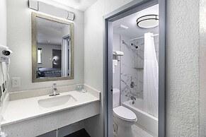 Rodeway Inn At Fort Lee