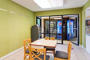 Rodeway Inn At Fort Lee