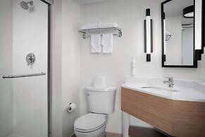 Spark by Hilton Tampa Brandon