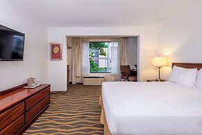 Irazu Hotel & Studios