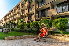 Irazu Hotel & Studios