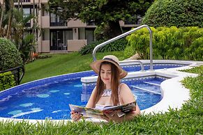 Irazu Hotel & Studios