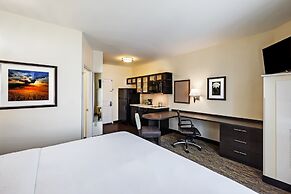 Candlewood Suites Lenexa - Overland Park Area, an IHG Hotel