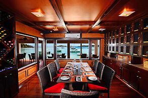 Secret Harbour Beach Resort